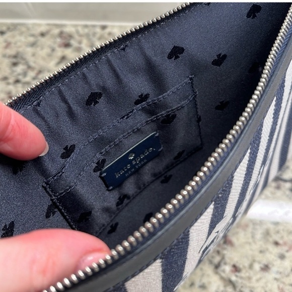 Kate Spade Striped Street Tote with Clutch Set NWOT - Picture 15 of 15